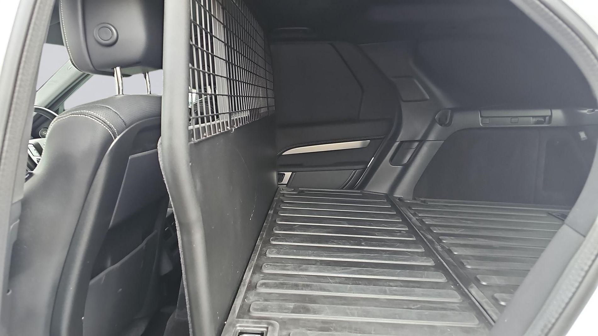 Land Rover Discovery Photo at-d855dd52946143aeb4201c30664d722c.jpg