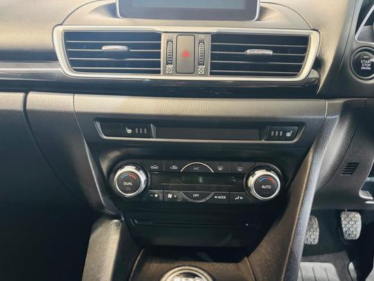 Mazda Mazda3 Photo at-d872c1cd5612449a9ab81e275ec40fe3.jpg