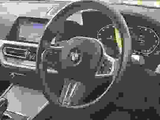 BMW 3 Series Photo at-d88ea7115db94bc3bd2f8f3803579089.jpg