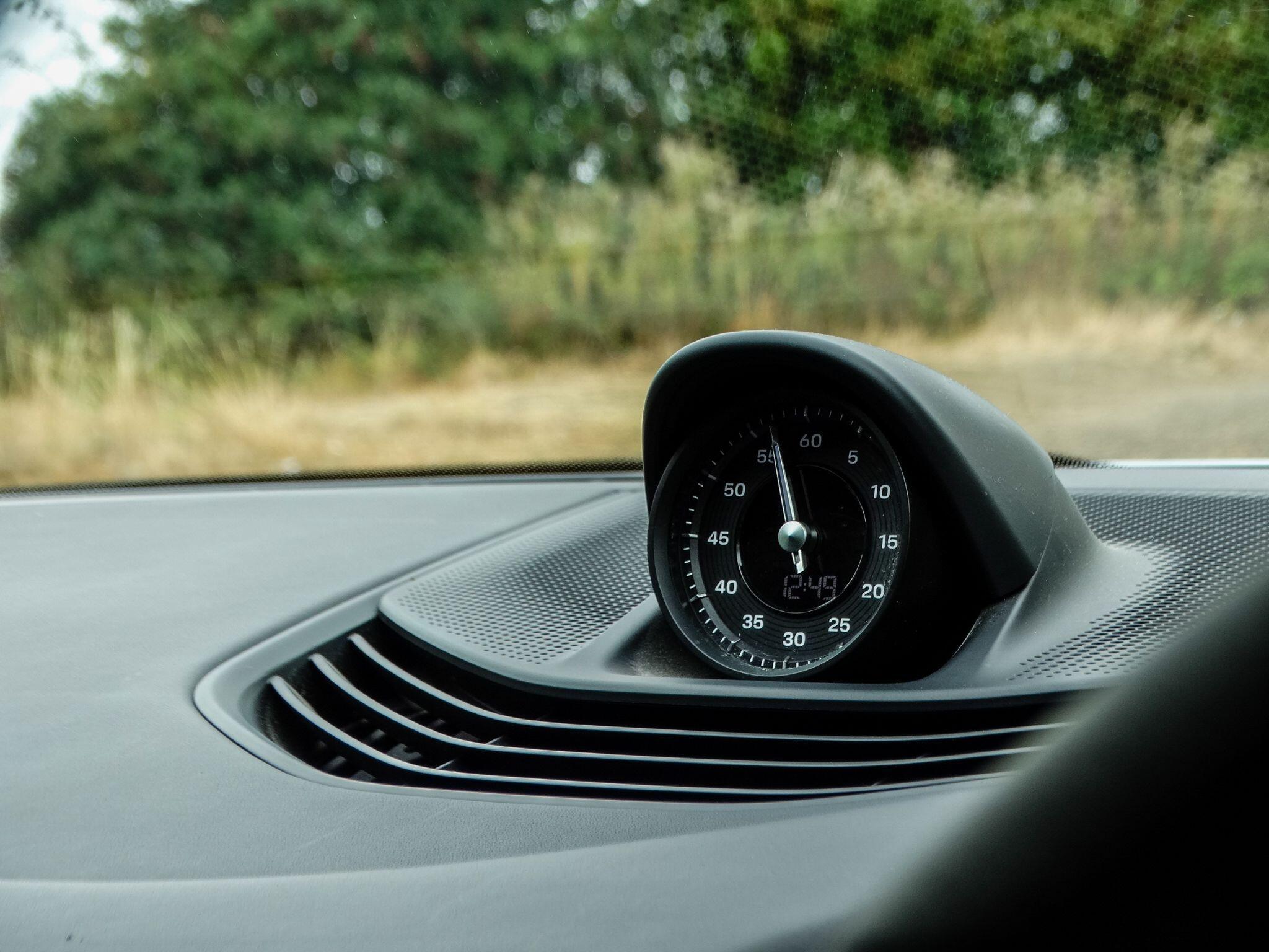 Porsche Taycan Performance Plus 93.4kWh GTS Sport Turismo Auto 4WD 5dr (11kW Charger) — photo 24