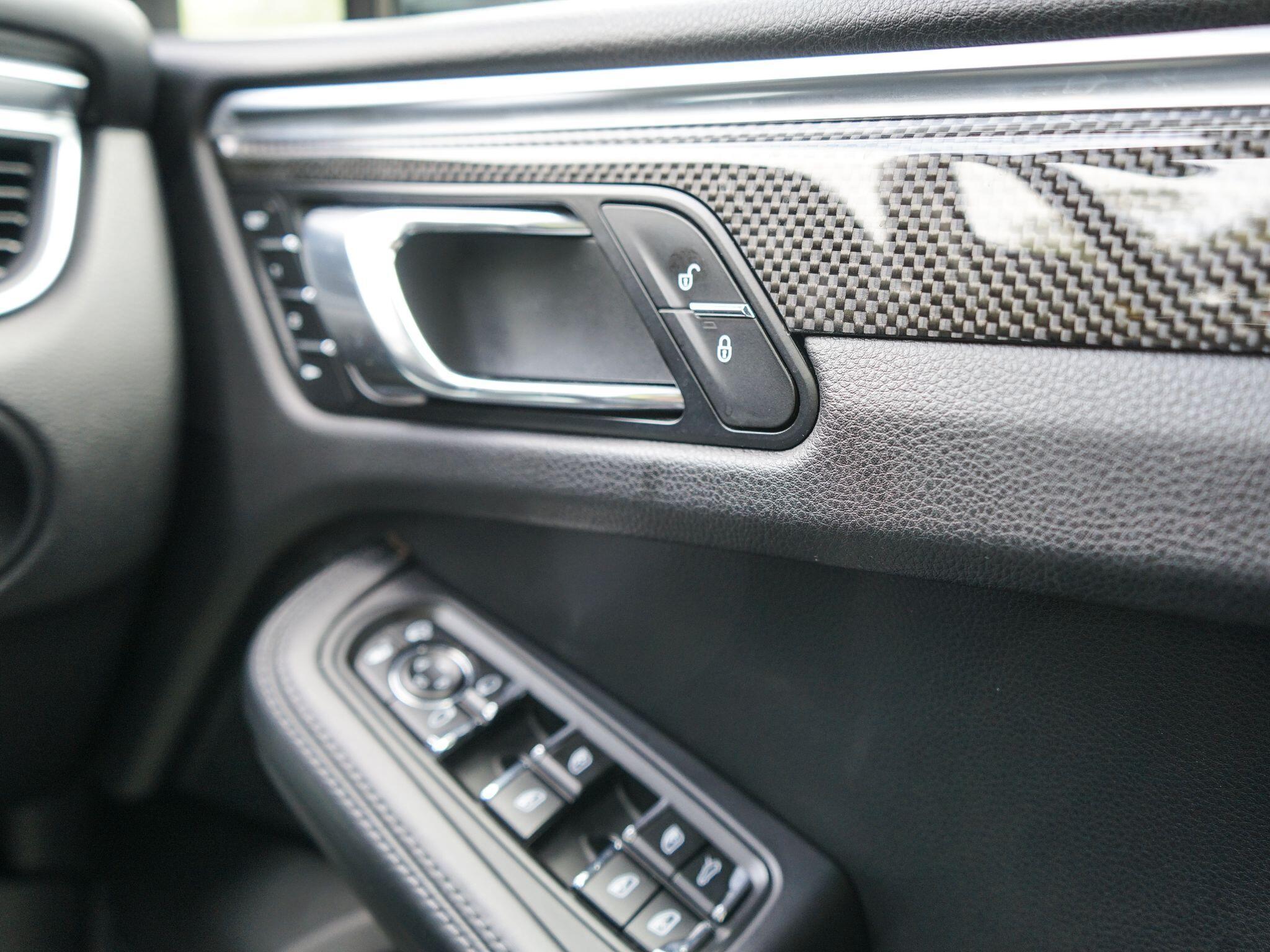 Porsche Macan 3.6T V6 Turbo Performance PDK 4WD Euro 6 (s/s) 5dr — photo 34
