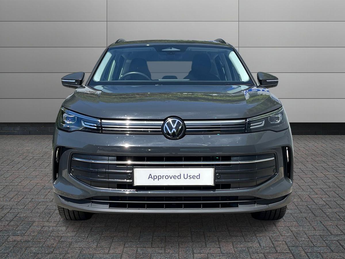 Volkswagen Tiguan Photo at-d92afebdeb104d8abf9169897a868fae.jpg