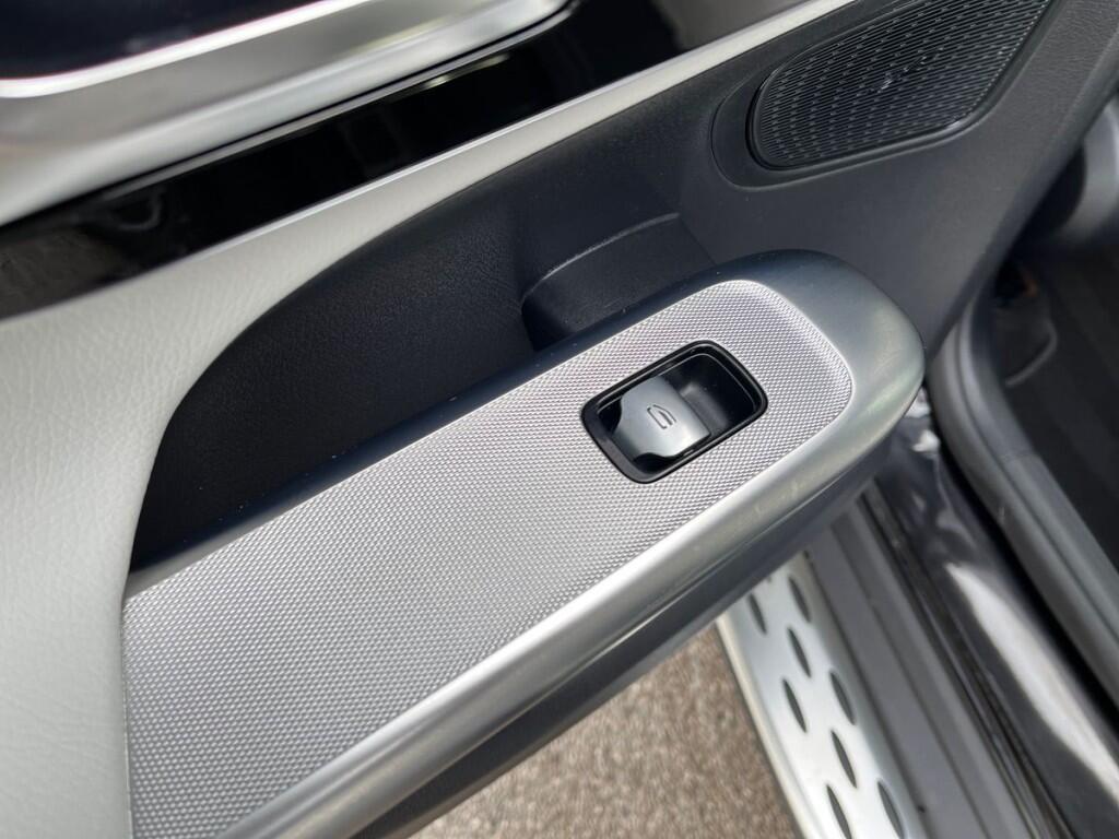 Mercedes-Benz GLC Photo at-d93967f728784554b8a36d160fd451ae.jpg
