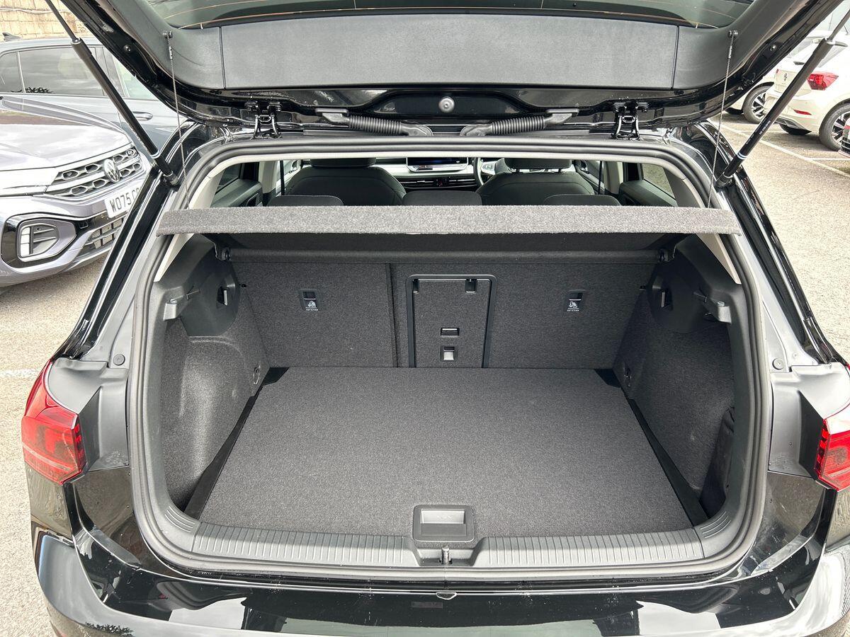 Volkswagen Golf Photo at-d95acc9aef9b4ab5ba27b9cf45c794b9.jpg