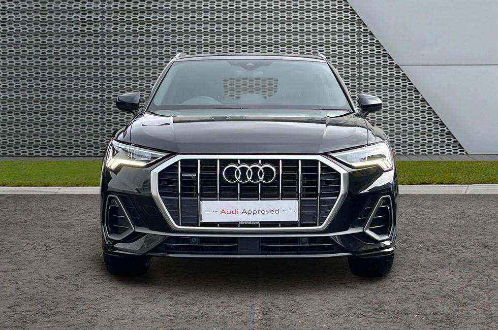 Audi Q3 Photo at-d9863afff4c34e26ba18ac545cc52d37.jpg