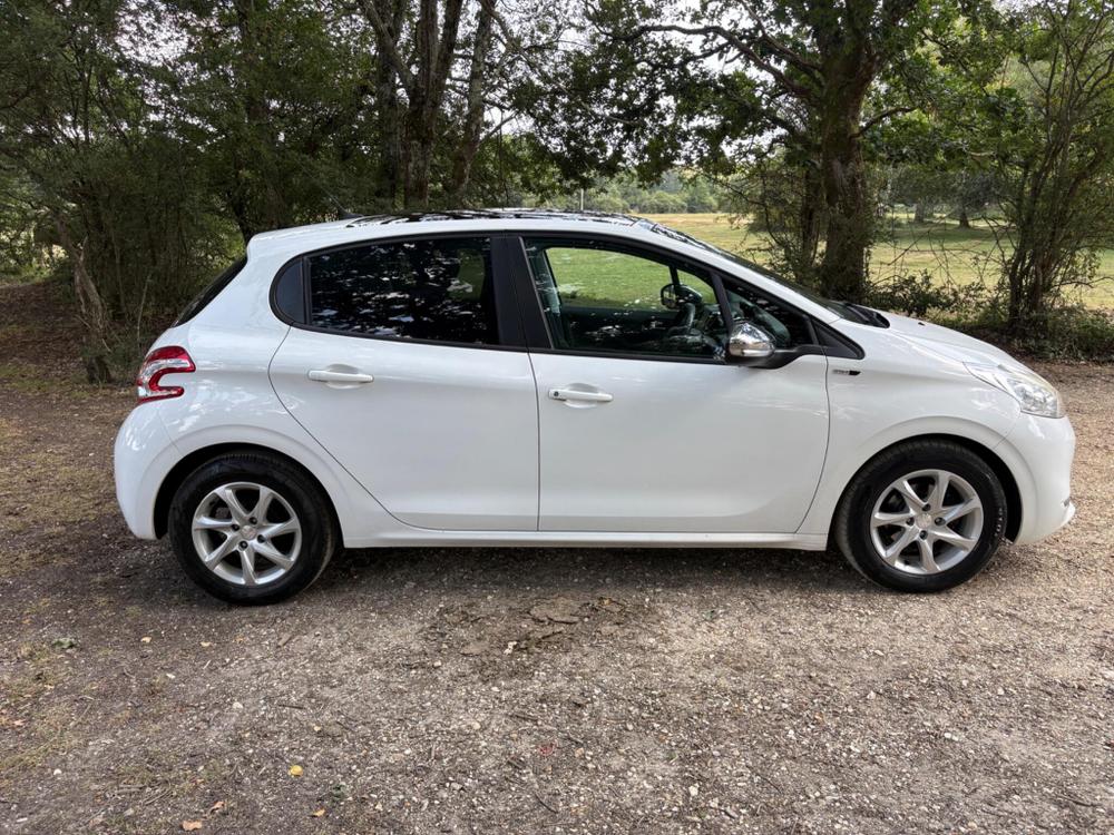 Peugeot 208 Photo at-d988303284ea4c3db5a23434071388d2.jpg