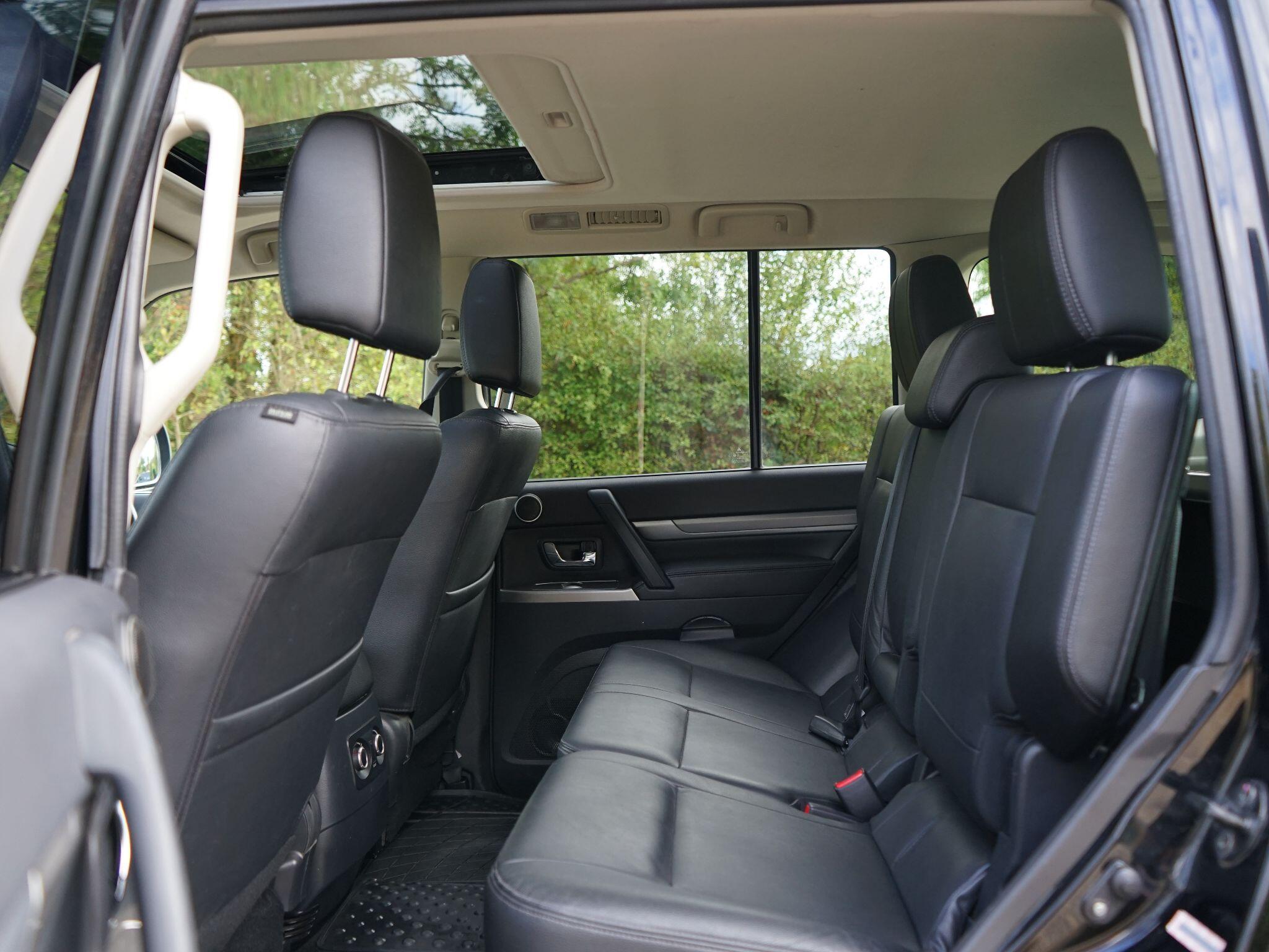 Mitsubishi Shogun 3.2 DI-DC SG3 SUV 5dr Diesel Auto 4WD Euro 6 LWB (187 ps) — photo 13