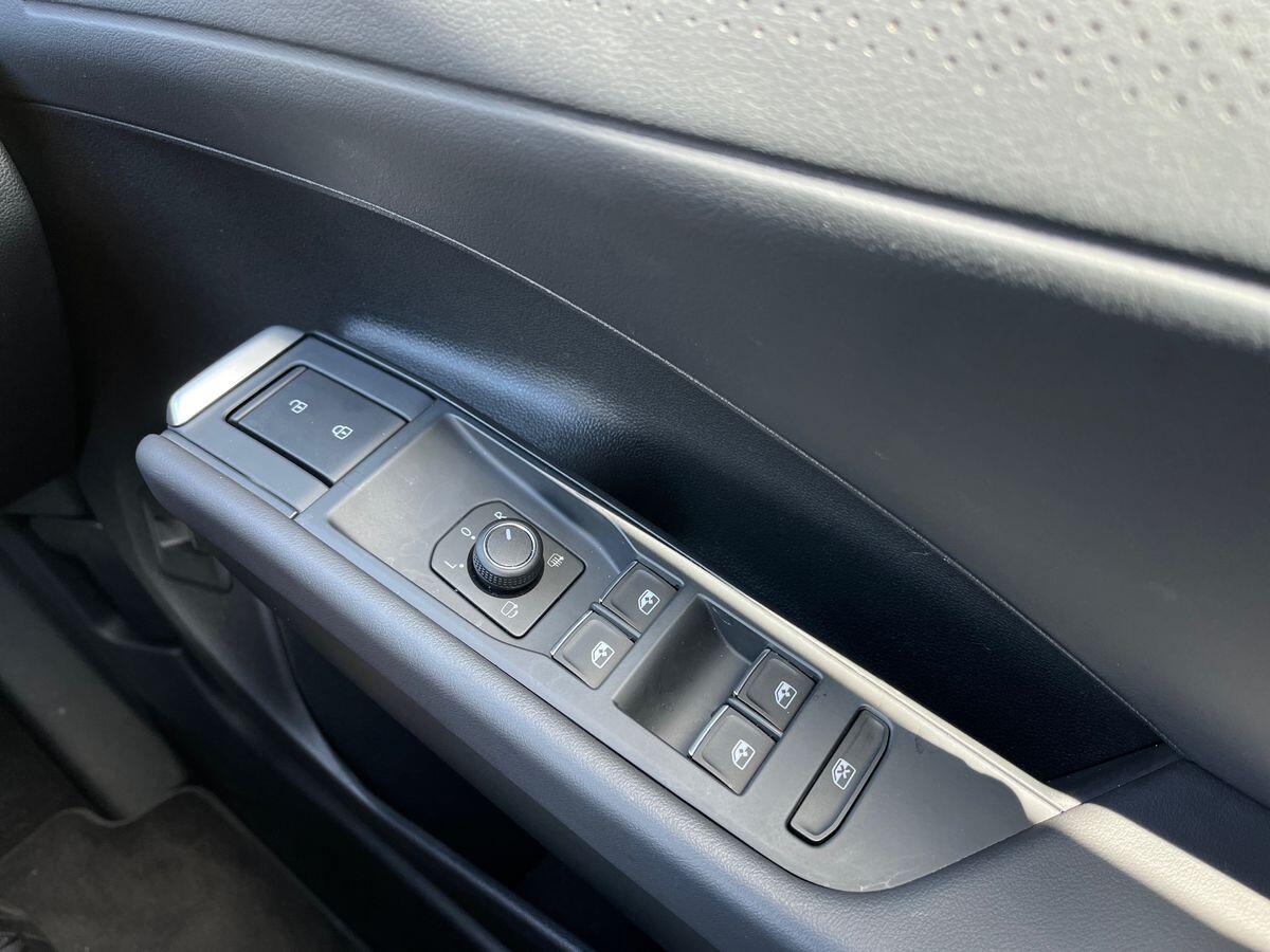 Volkswagen T-Roc Photo at-da3e44fad2ba4edc86141b4e05757201.jpg