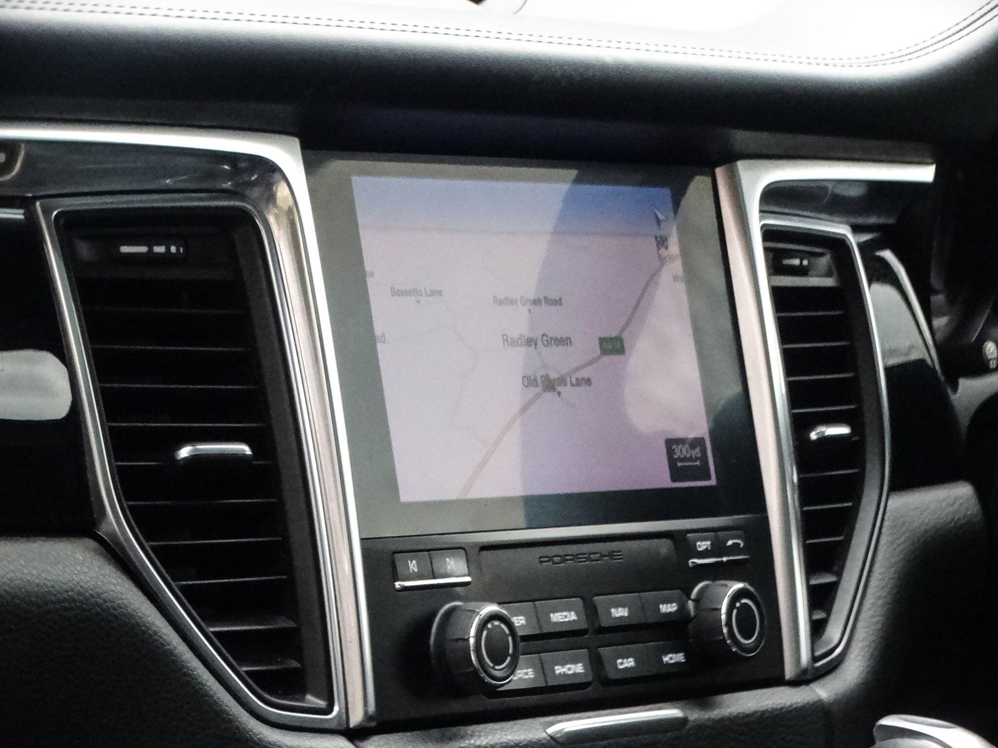 Porsche Macan 3.0 TD V6 S SUV 5dr Diesel PDK 4WD Euro 6 (s/s) (258 ps) — photo 13