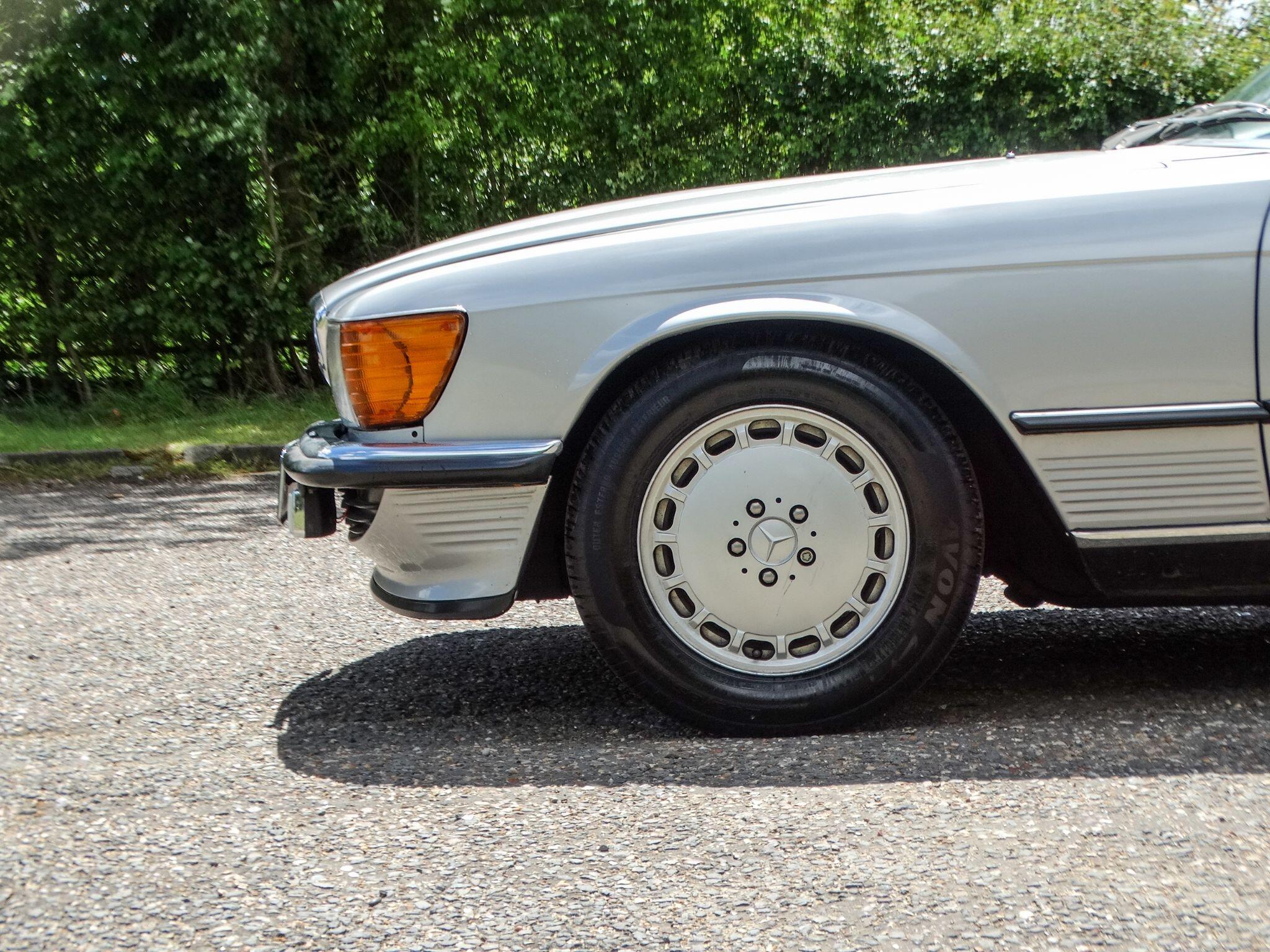 Mercedes-Benz 500 SL — photo 8
