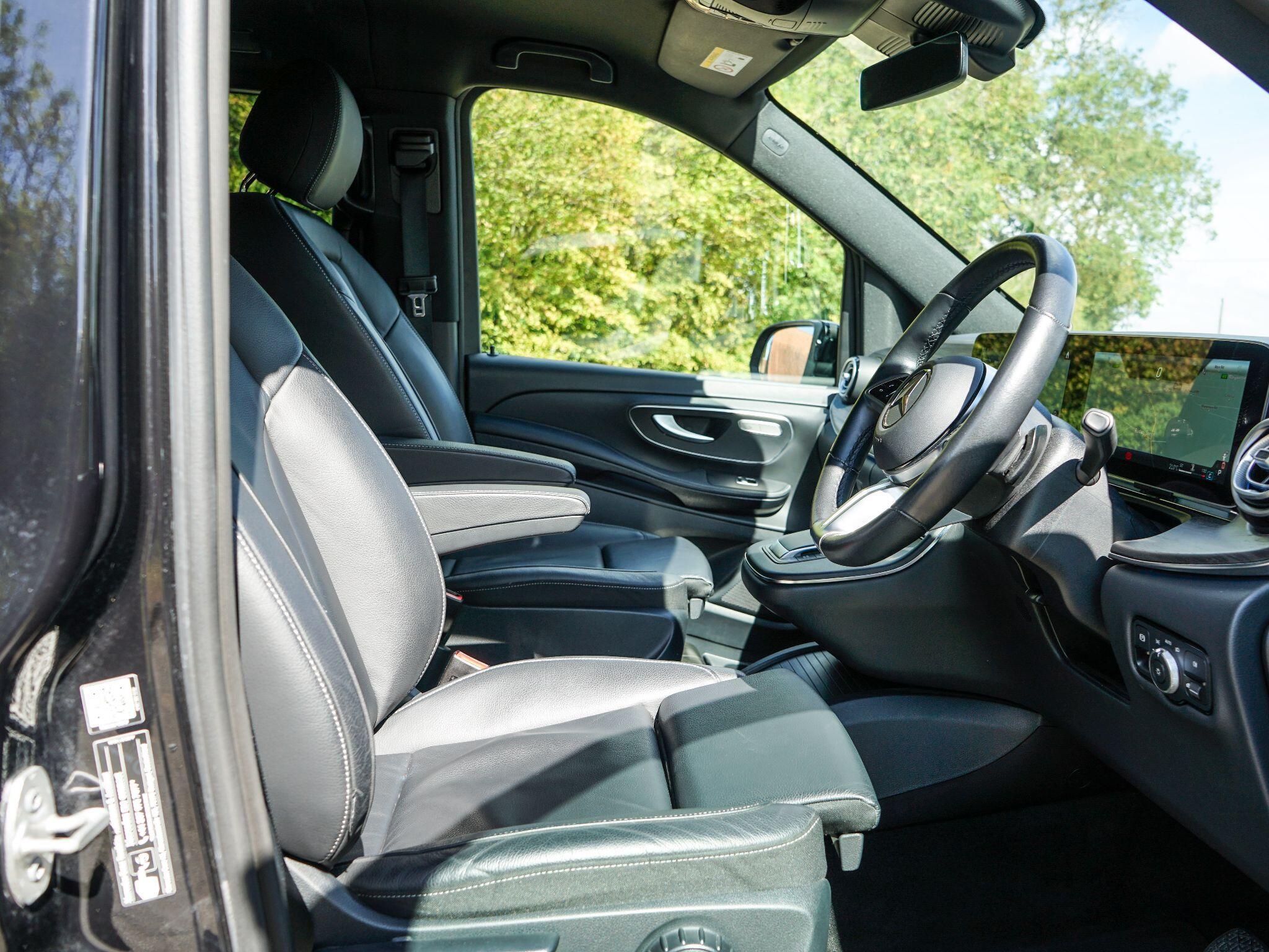 Mercedes-Benz V Class 2.0 V300d Premium G-Tronic+ Euro 6 (s/s) 5dr (8 Seat Extra Long) — photo 18