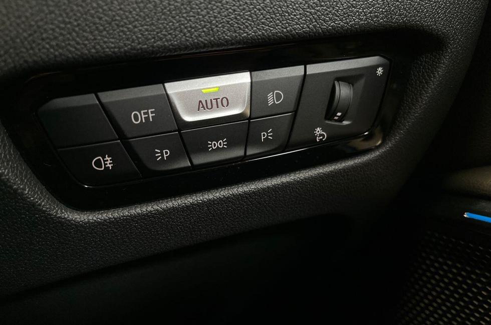 BMW 3 Series Photo at-dab4d689f5ec4f3990c8b33c228c4cdb.jpg