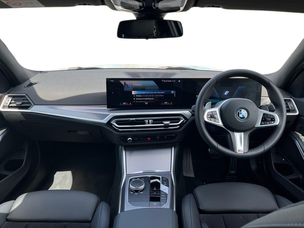 BMW 3 Series Photo 9