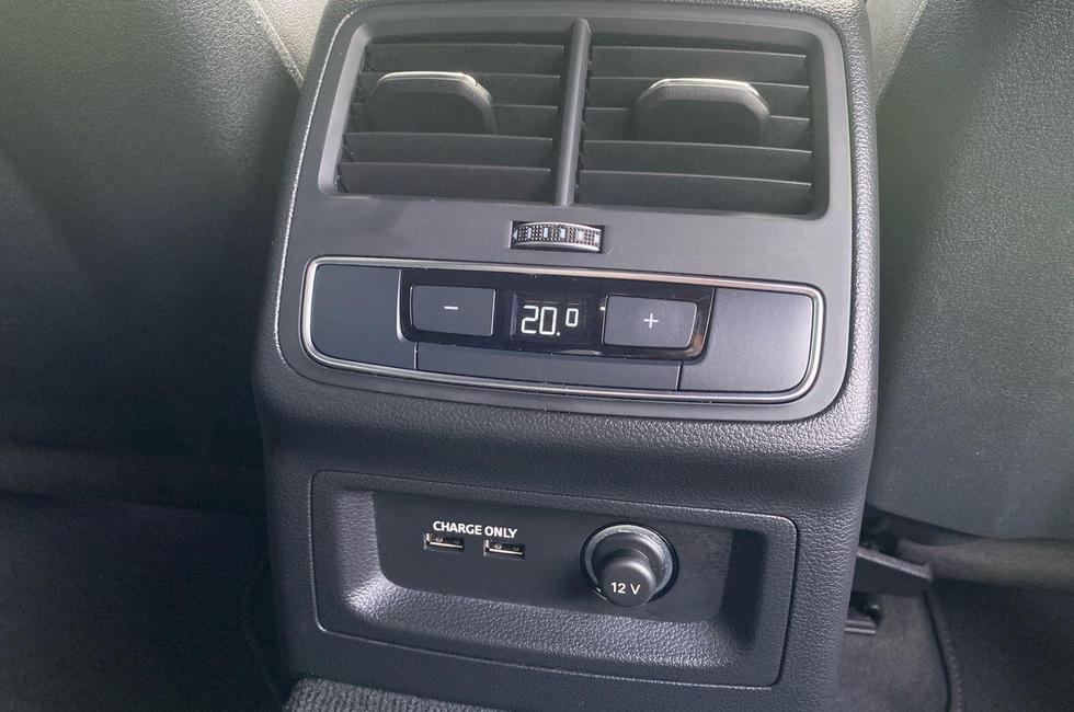 Audi A4 Photo at-daefbc52246e4e39a6d7af378b69936a.jpg
