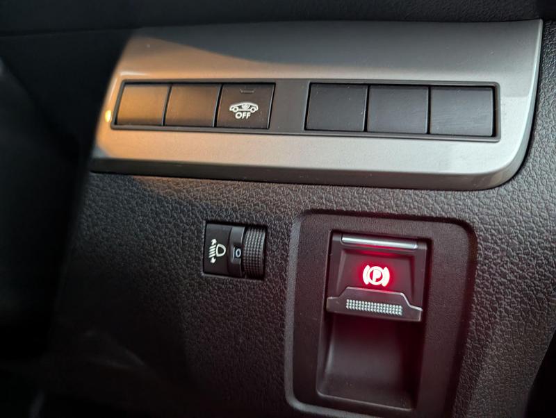 Used Peugeot e-Expert NU74VDC 14