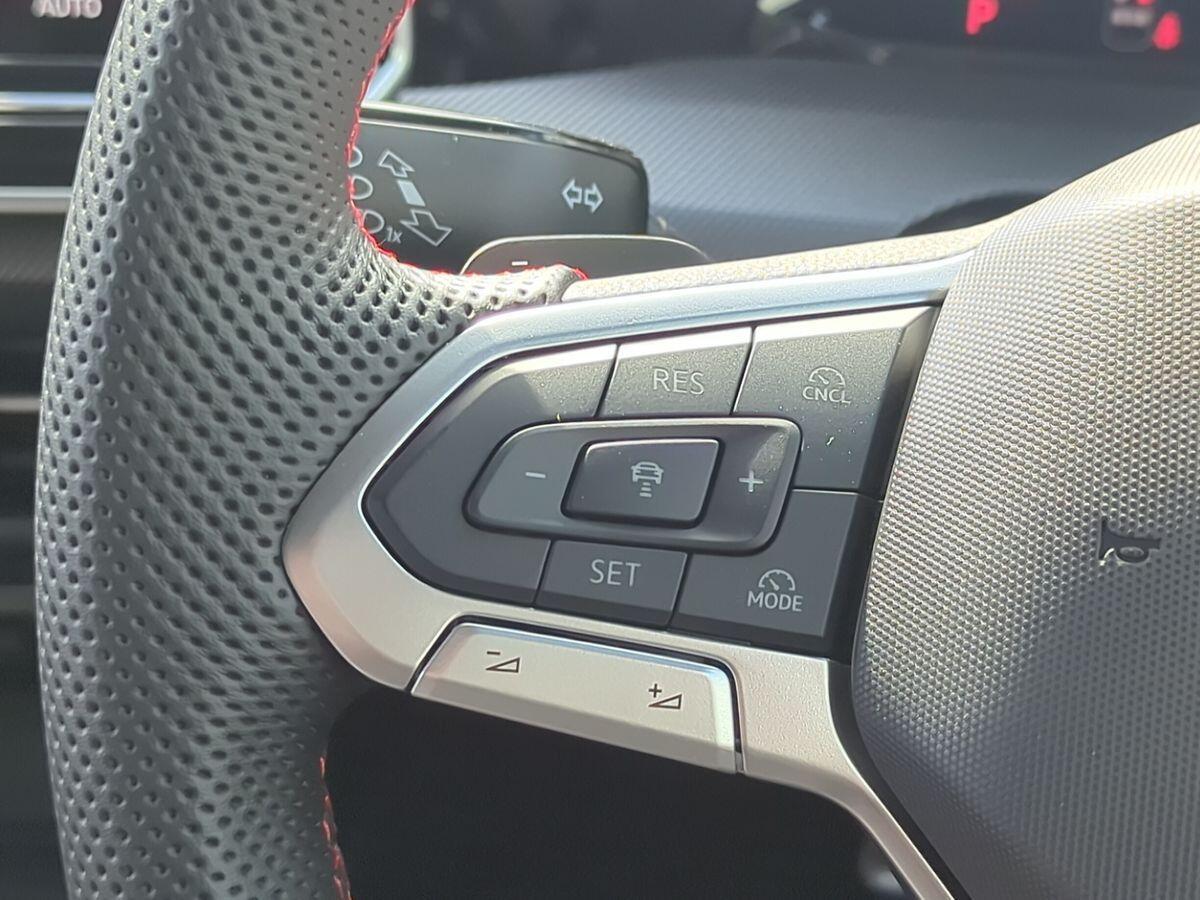 Volkswagen Golf Photo at-db12edd879d34eb5bc115fb6391e8e79.jpg