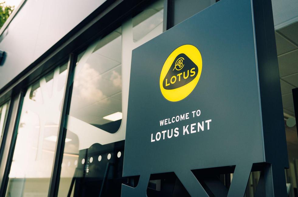 LOTUS Emira Photo at-db6634490e344eaca6bc5c838f3e1db3.jpg