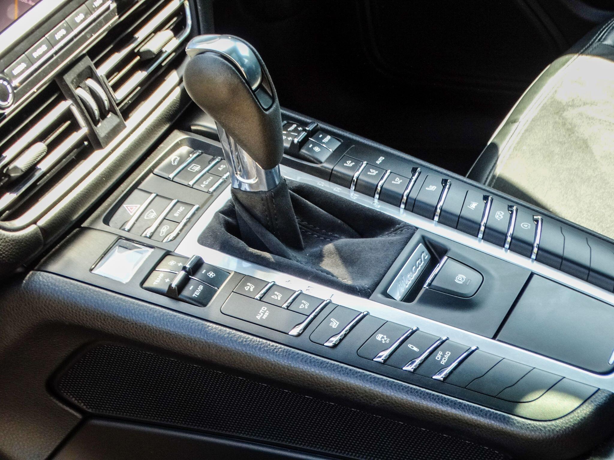 Porsche Macan 2.9T V6 GTS PDK 4WD Euro 6 (s/s) 5dr — photo 17