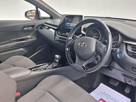Toyota C-HR Photo 18