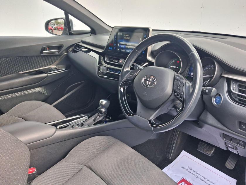 Toyota C-HR Photo at-dbae169a4dfe42a8a3622616ebf6d3e6.jpg