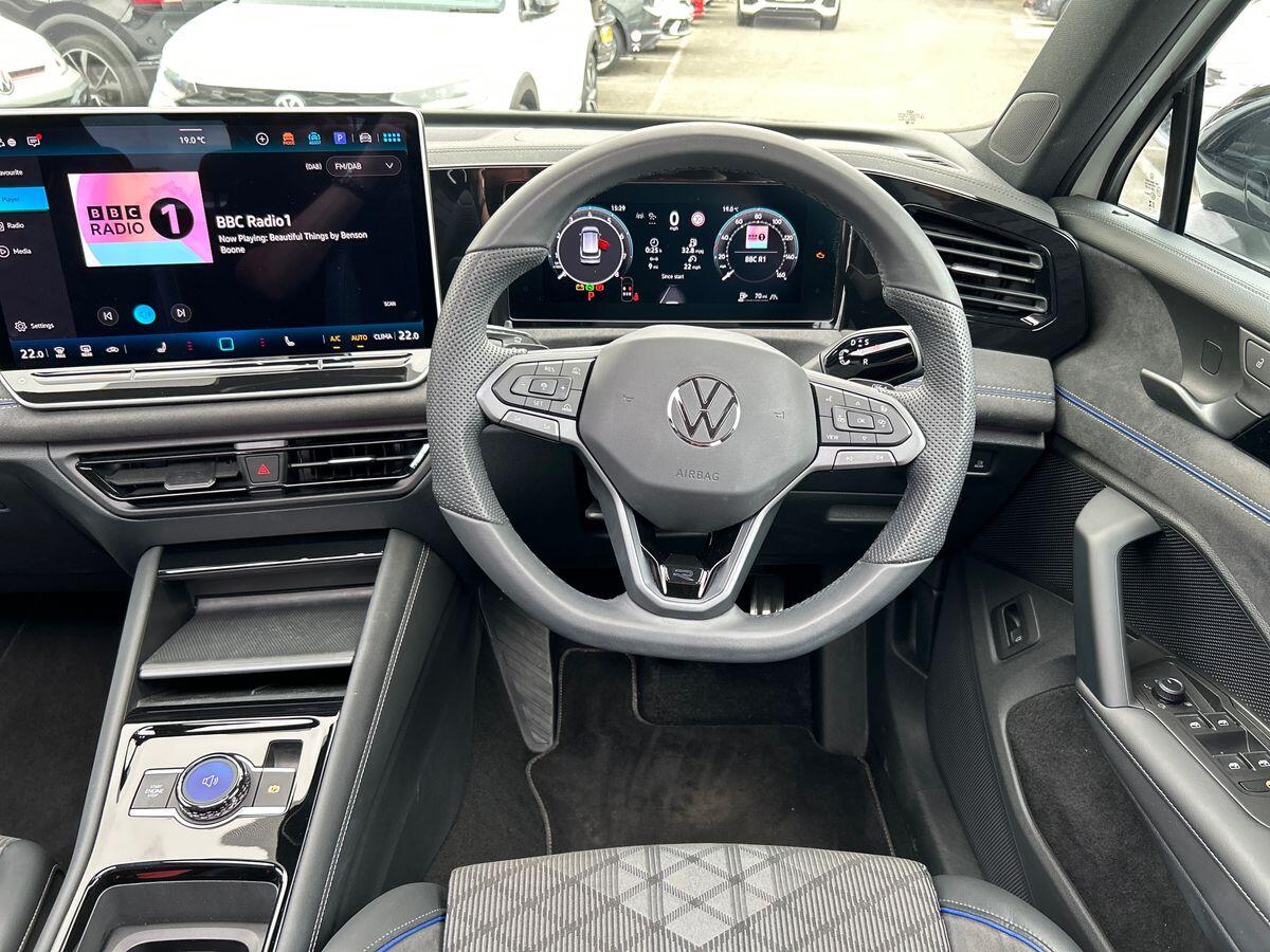 Volkswagen Tiguan Photo at-dbd1a76160cb4ee58cfd30ad9c0eb208.jpg