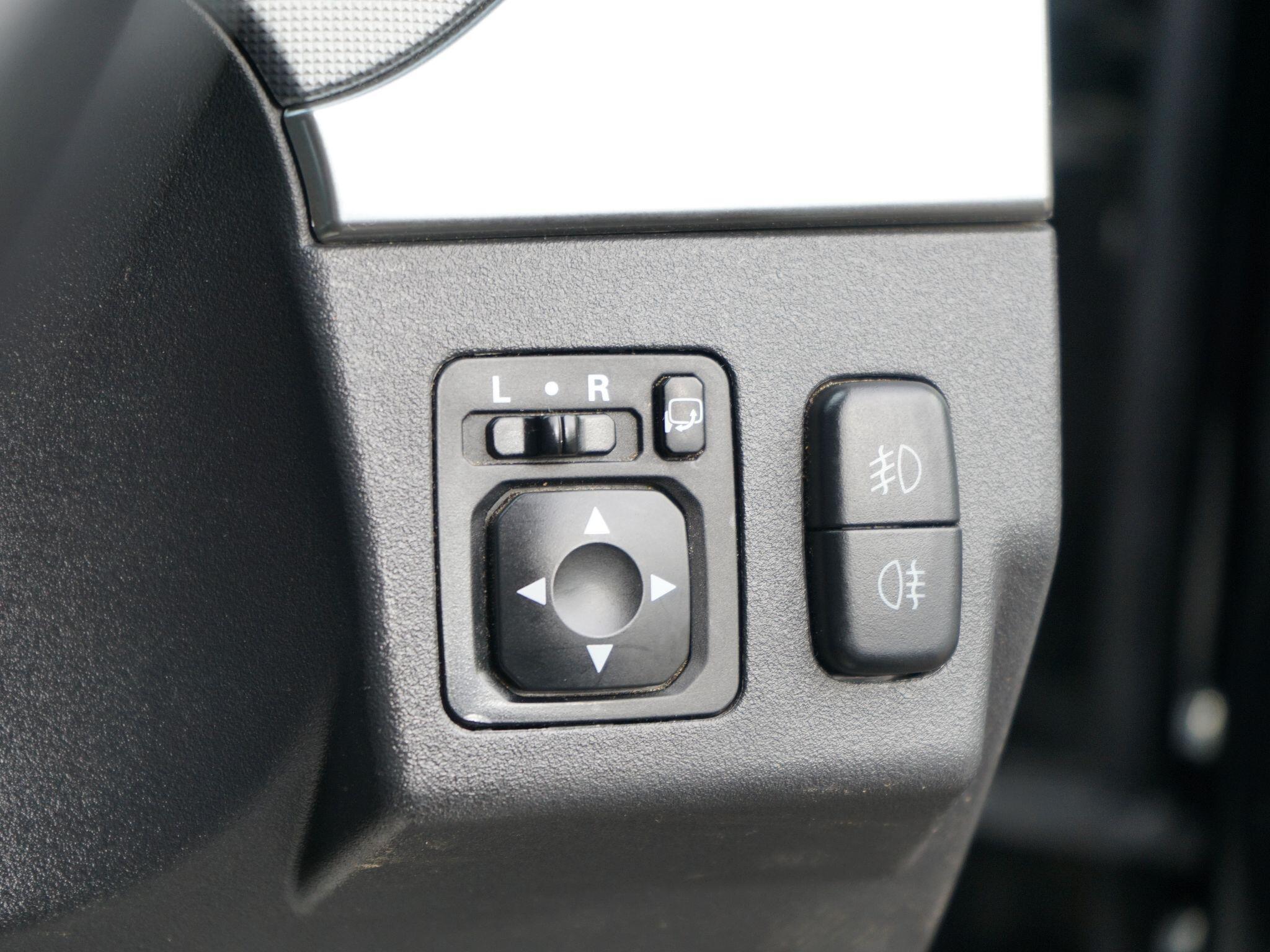 Mitsubishi Shogun 3.2 DI-DC SG3 SUV 5dr Diesel Auto 4WD Euro 6 LWB (187 ps) — photo 22
