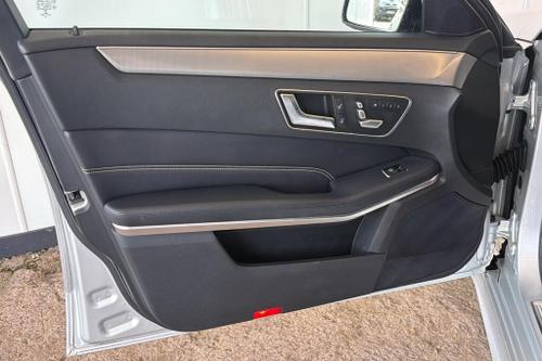 Mercedes-Benz E-CLASS Photo at-dc49930c936849be943e09c022d81f26.jpg