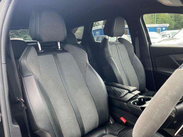 Peugeot 3008 Photo at-dc8f42c852304d0583fad4bbe3d1296f.jpg