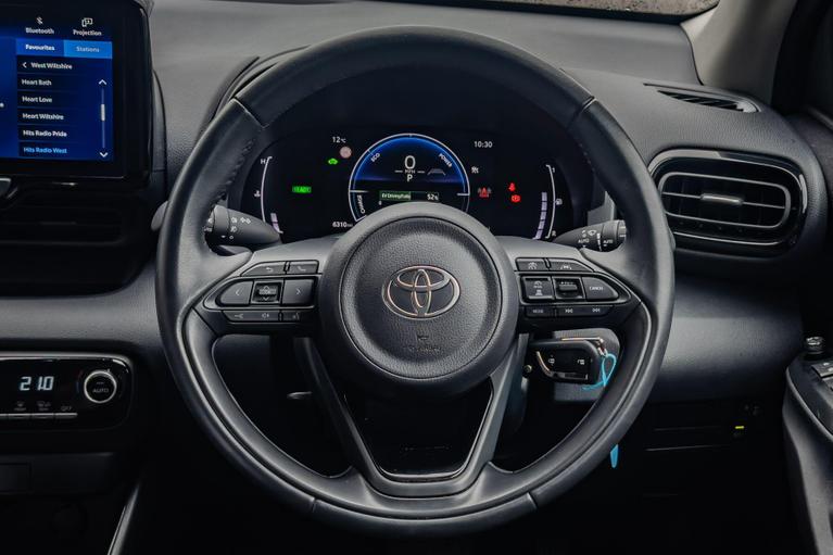 Used Toyota Yaris WM25GHK 13