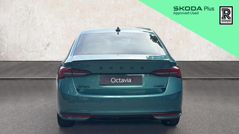 Skoda Octavia Photo at-dcce6276a6434ab78d4f8100326086b9.jpg