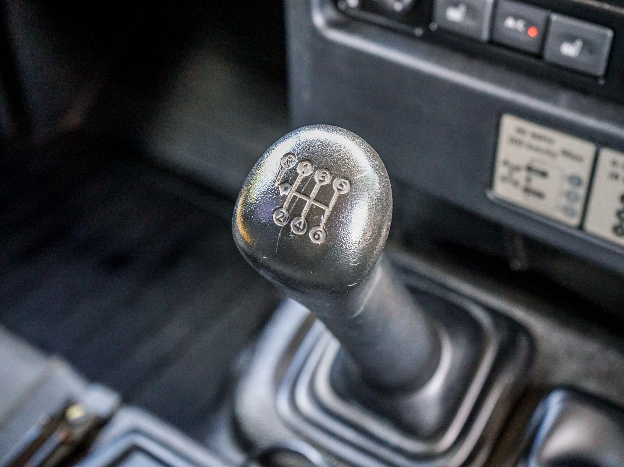 Land Rover Defender 110 2.2 TDCi XS Utility Wagon Double Cab 5dr Diesel Manual 4WD MWB Euro 5 (122 ps) — photo 40