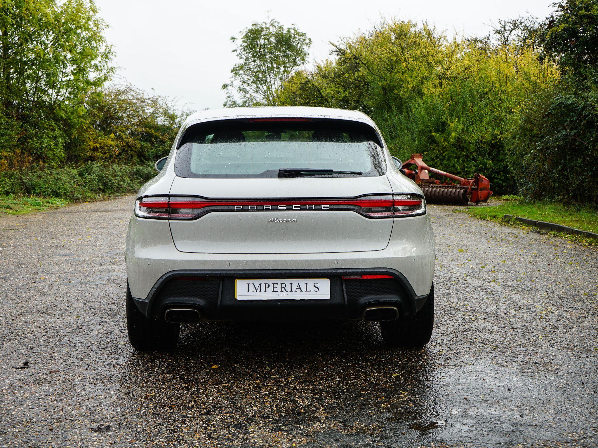 Porsche Macan 2.0T PDK 4WD Euro 6 (s/s) 5dr — photo 11