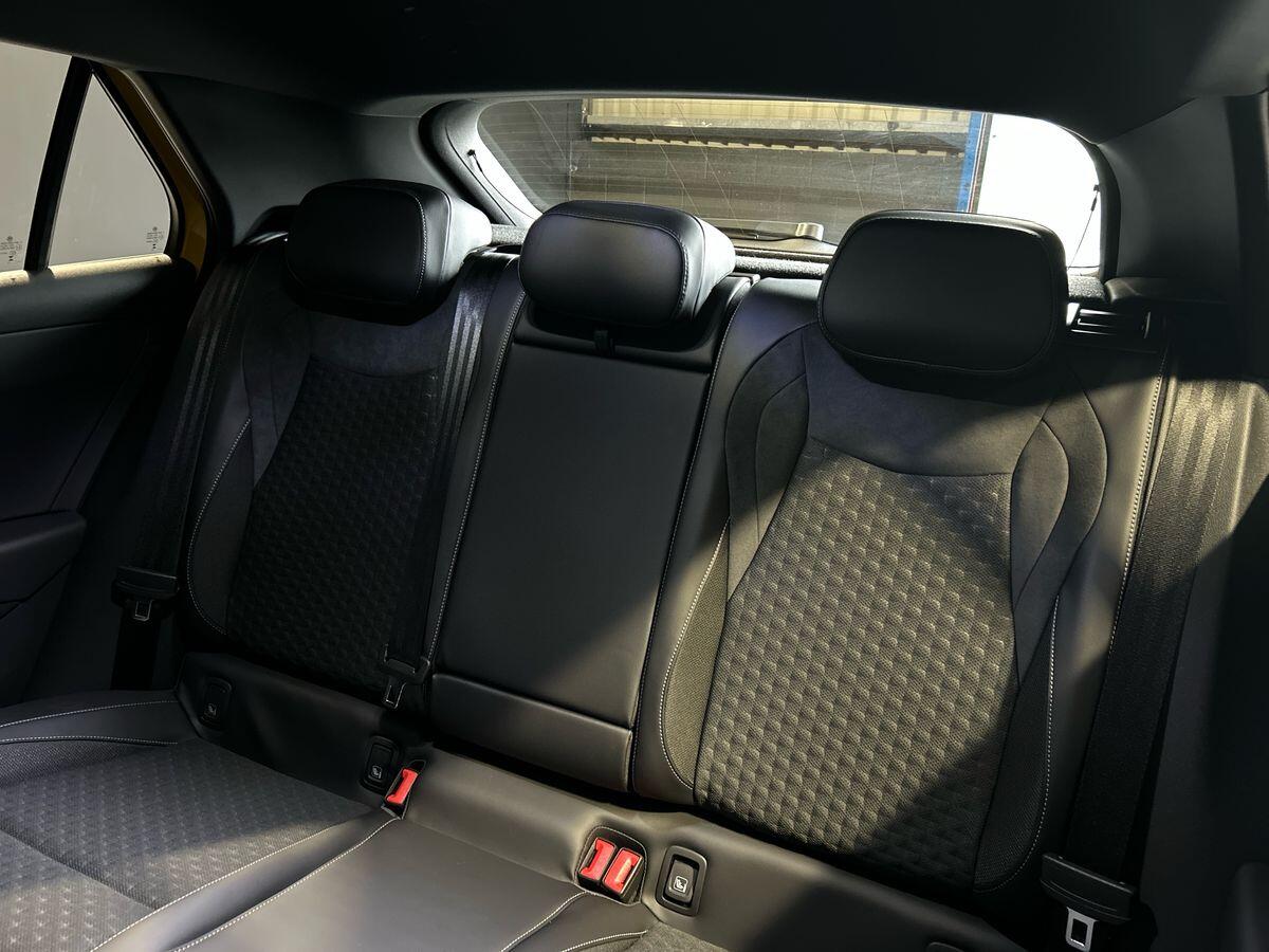 Volkswagen T-Roc Photo at-dd27fb84434d4da79684e44789b914bf.jpg