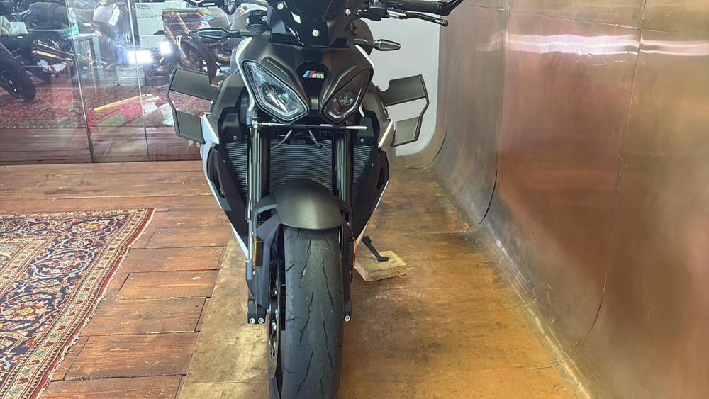 BMW M 1000 R Photo at-dd615fe9db374550a9b0a572bc3afad2.jpg