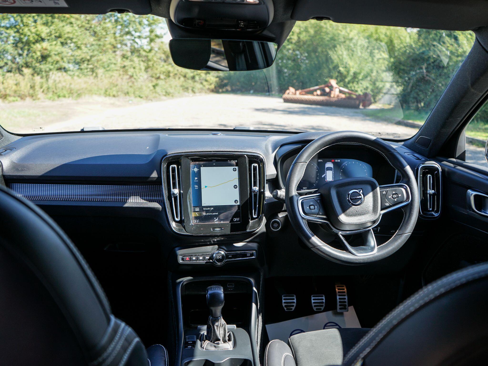 Volvo XC40 1.5 T3 R-Design Euro 6 (s/s) 5dr — photo 13