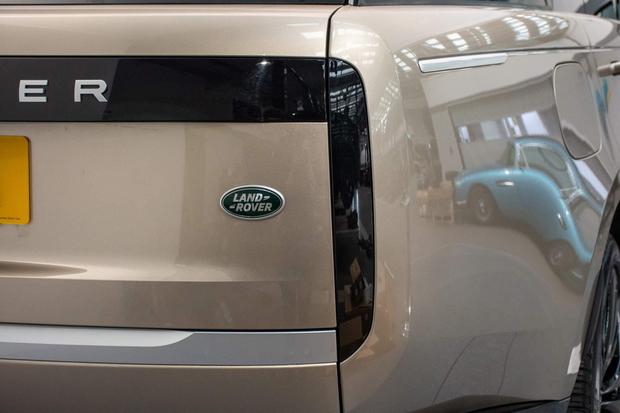 Land Rover RANGE ROVER Photo at-dd81d1409cf04ad6bc49b480968805bf.jpg