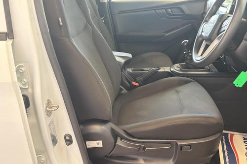 Isuzu D-MAX Photo at-dd92be2e4bea458db6c1c8f33850899b.jpg