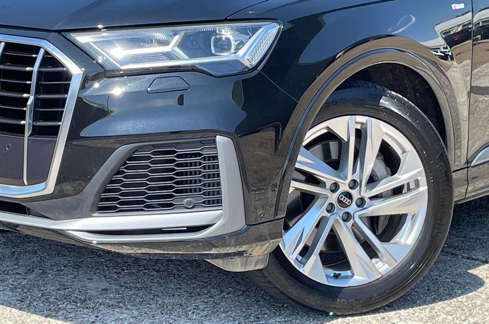 Audi Q7 Photo at-dda1294f5d8547c39dcd61ed265ff33f.jpg