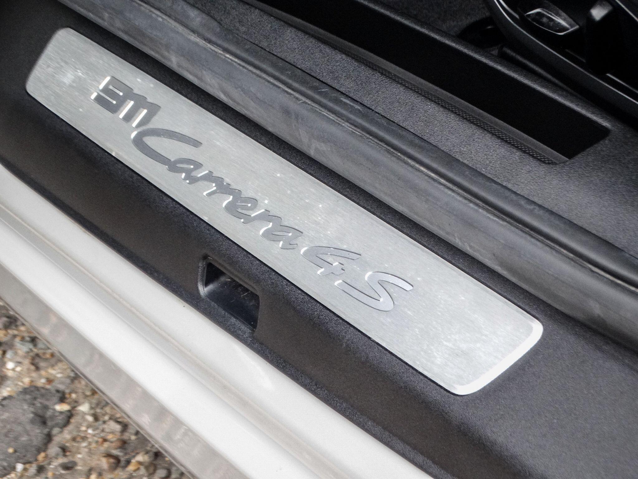 Porsche 911 3.0T 992 Carrera 4S PDK 4WD Euro 6 (s/s) 2dr — photo 17