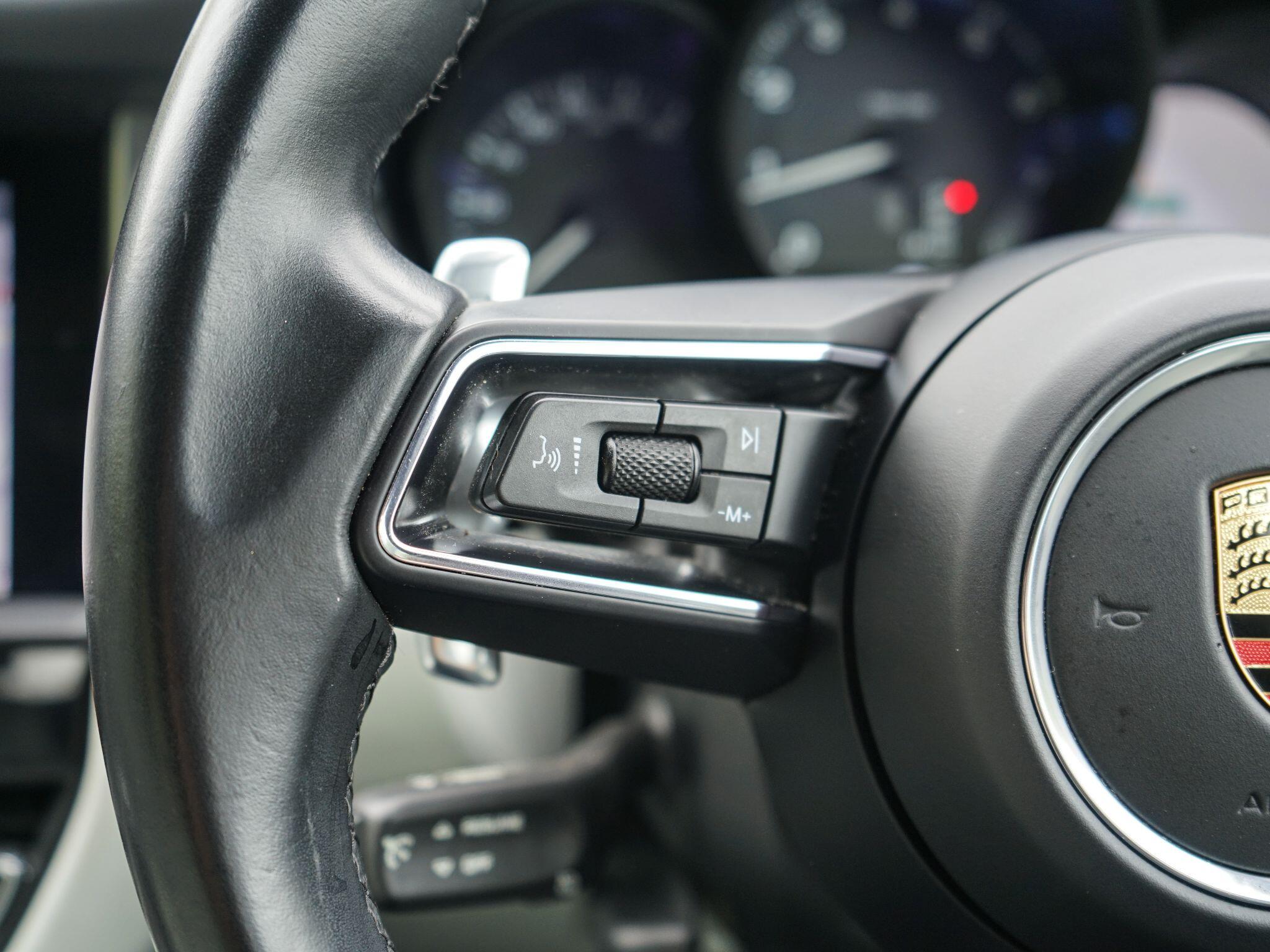 Porsche Macan 2.0T PDK 4WD Euro 6 (s/s) 5dr — photo 38