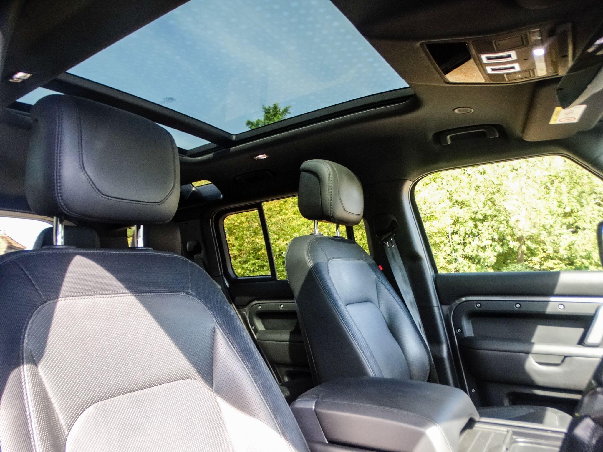 Land Rover Defender 110 3.0 D250 MHEV X-Dynamic HSE SUV 5dr Diesel Auto 4WD Euro 6 (s/s) (250 ps) — photo 19