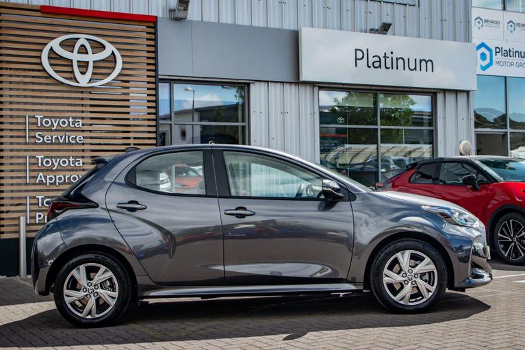 Used Toyota Yaris VN75RLV 3