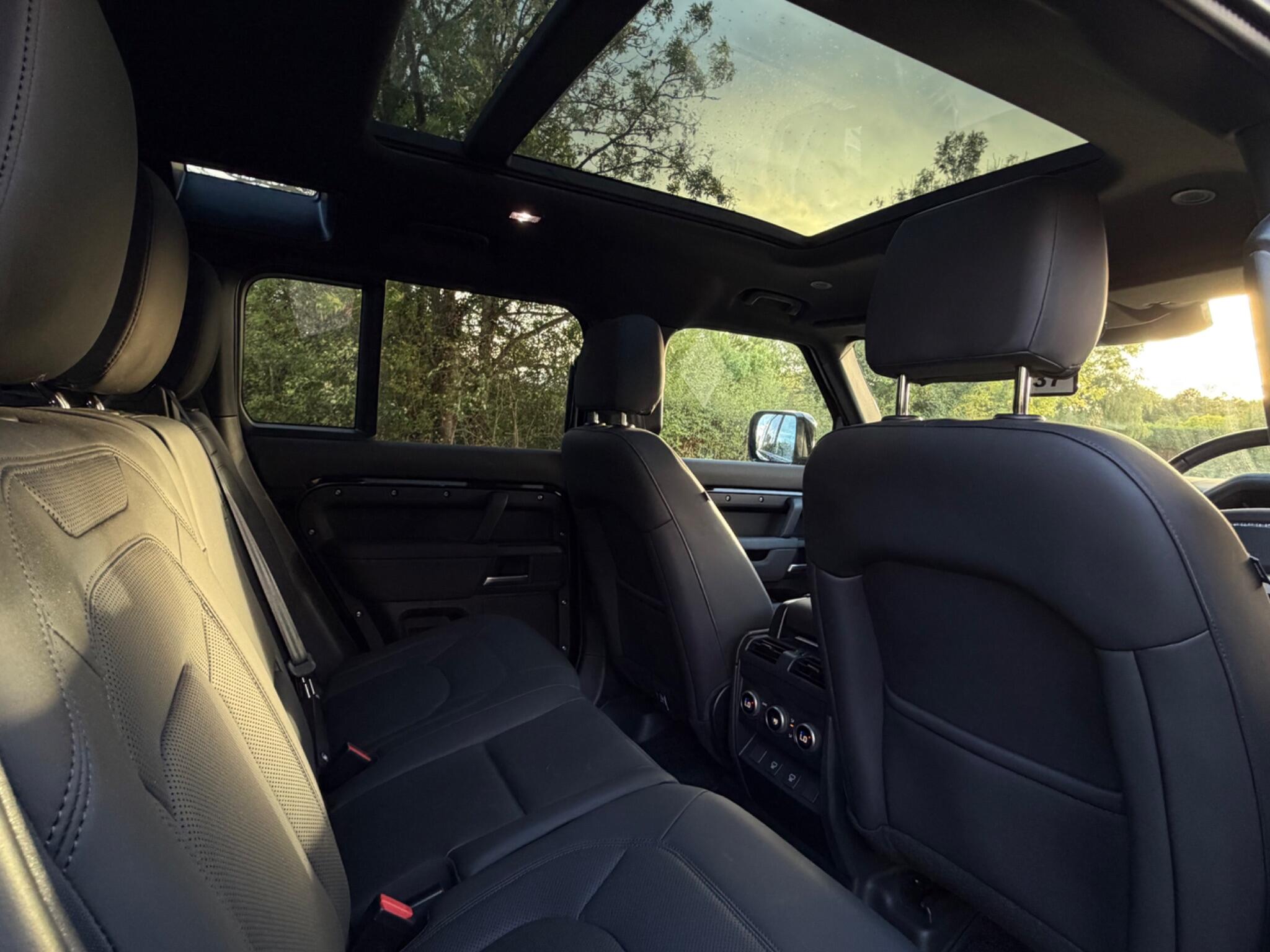 Land Rover Defender 110 3.0 D250 MHEV X-Dynamic SE Auto 4WD Euro 6 (s/s) 5dr — photo 14