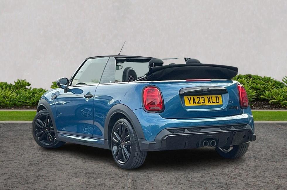 MINI Convertible Photo at-ddeac717a8c648bca0a566841ec16c68.jpg