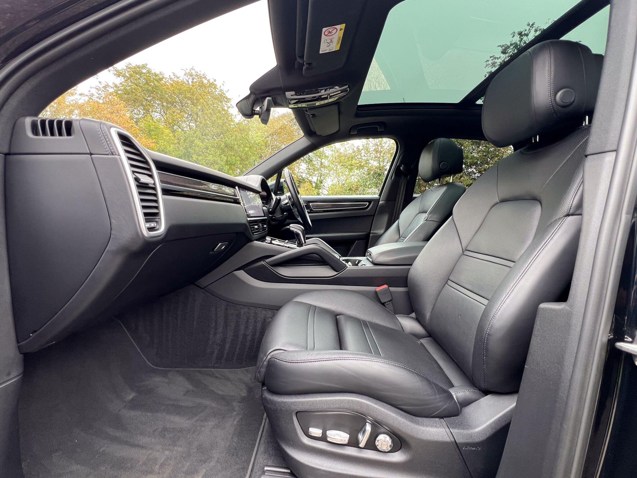 Porsche Cayenne 3.0T V6 TiptronicS 4WD Euro 6 (s/s) 5dr — photo 3