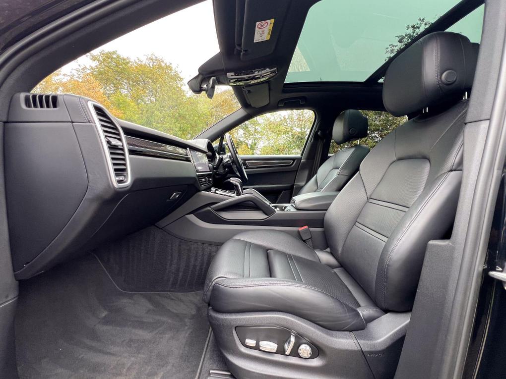 Used Porsche Cayenne VX69TKO 3