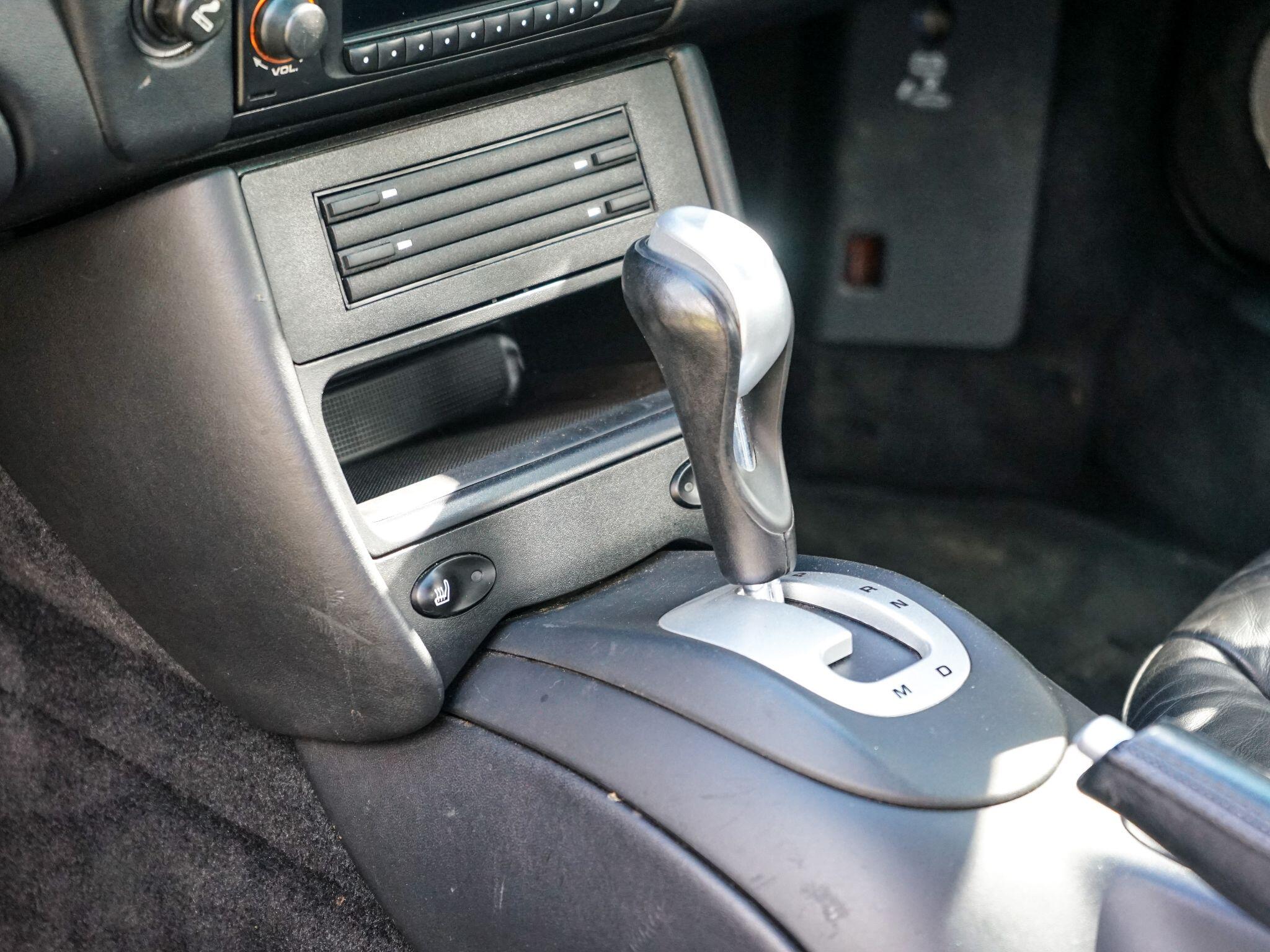 Porsche 911 3.6 996 Turbo Coupe 2dr Petrol Tiptronic S AWD (339 g/km, 414 bhp) — photo 17