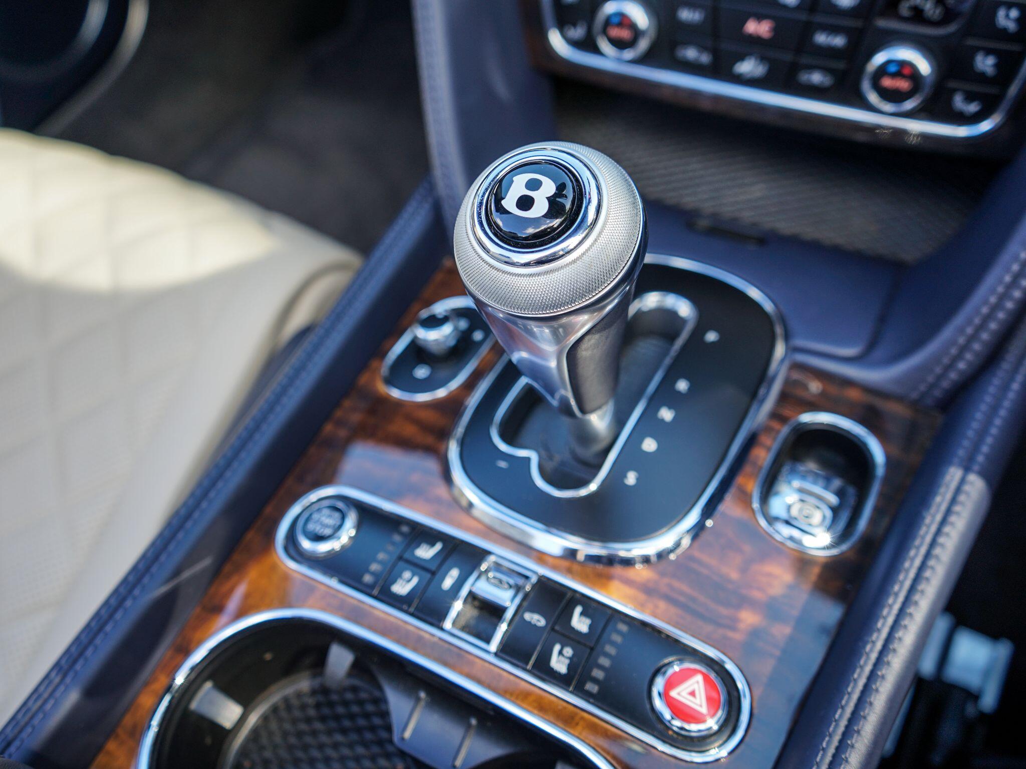 Bentley Continental 4.0 V8 GTC Convertible 2dr Petrol Auto 4WD Euro 6 (507 ps) — photo 31