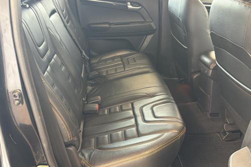 Isuzu D-MAX Photo at-de4d7bfa37874bc68beb78fd2e415ede.jpg