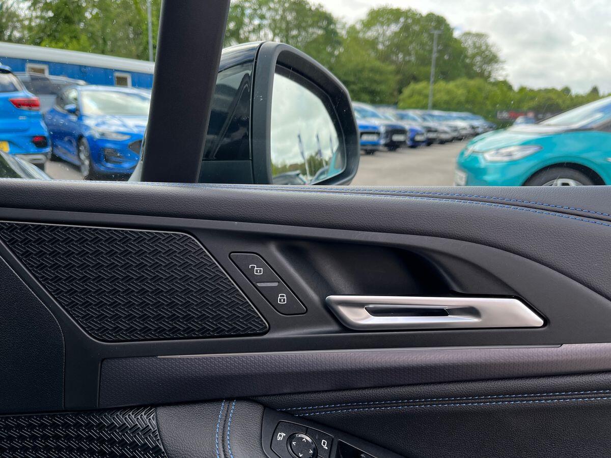 BMW 2 Series Active Tourer Photo 32